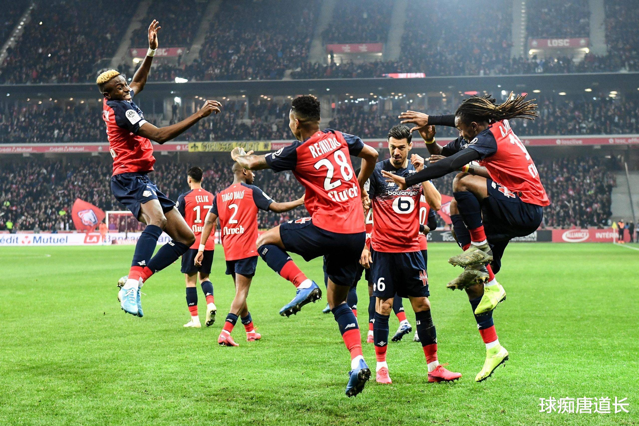 国内足球赛事焦点纷呈，豪强球队备战决胜战的简单介绍