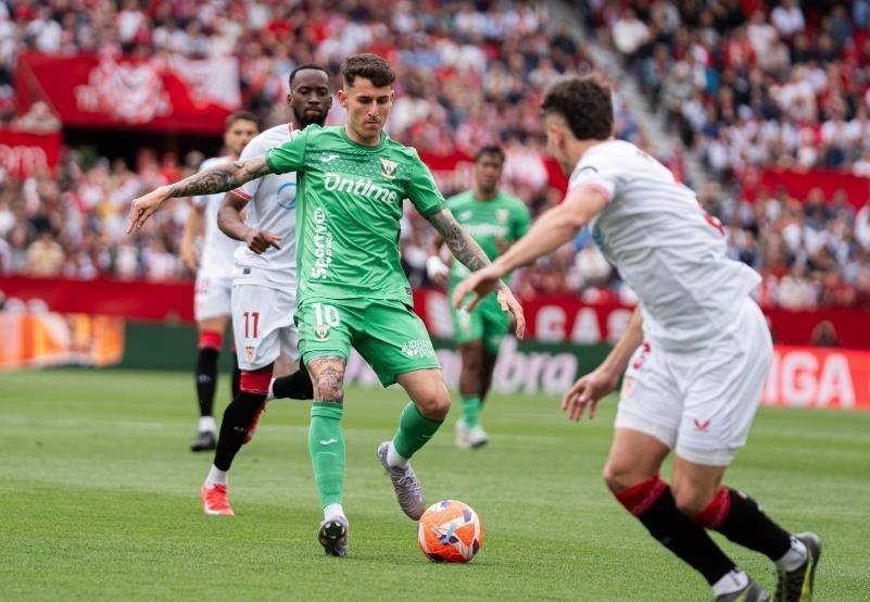 瓦朗谢纳主场不敌对手，保级艰难