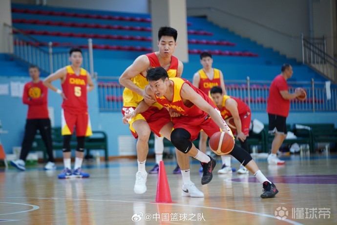 中国篮球超级联赛冠军之争激烈进行