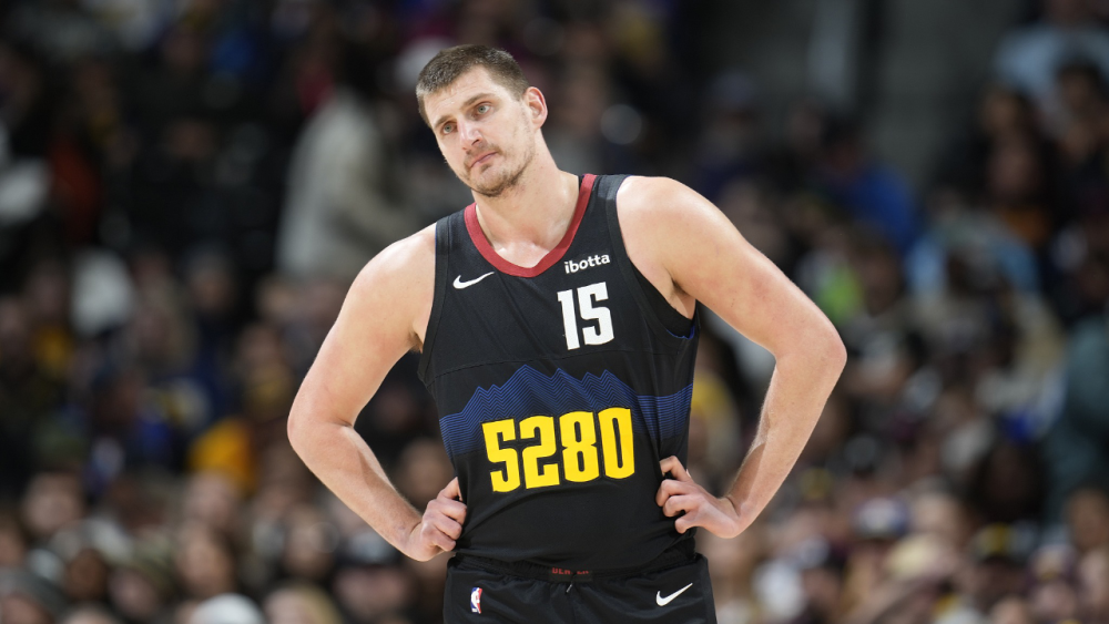 约基奇复出首战，西蒙斯状态火爆，命运悬念成为焦点！