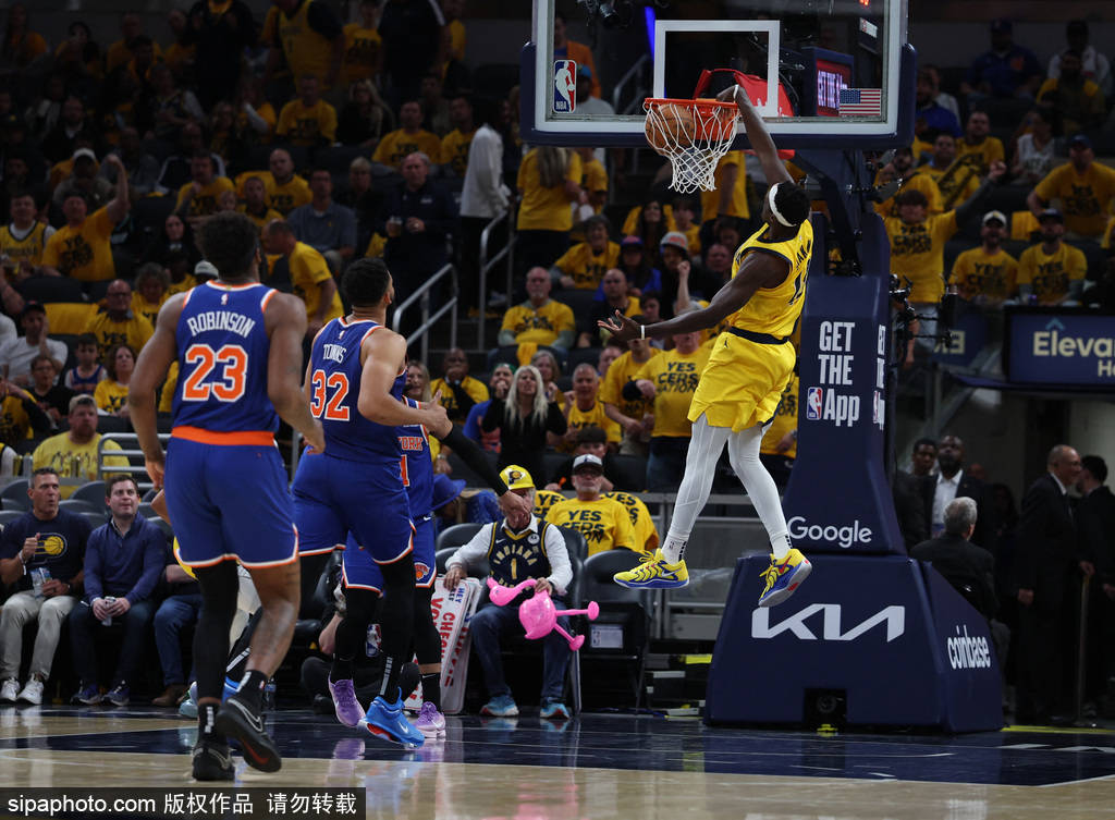 西亚卡姆重返赛场，领先优势明显首场状态出色，中国队观众沸腾！